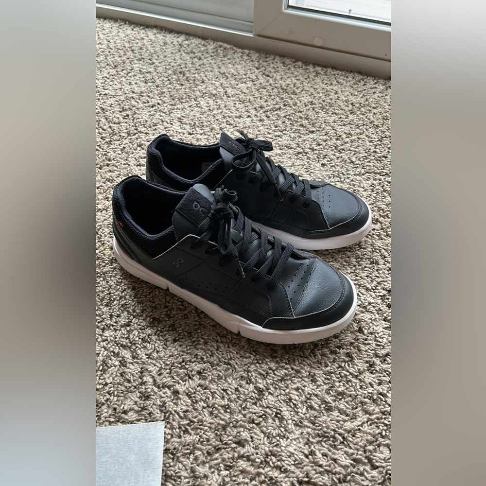 On The Rodger shoe, size women’s 9.5